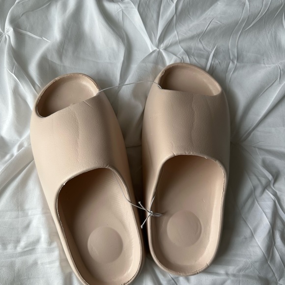 BUNDLE OF 2, Squishy Slides, Size 44-45, Cream and Black Men’s - Picture 9 of 11